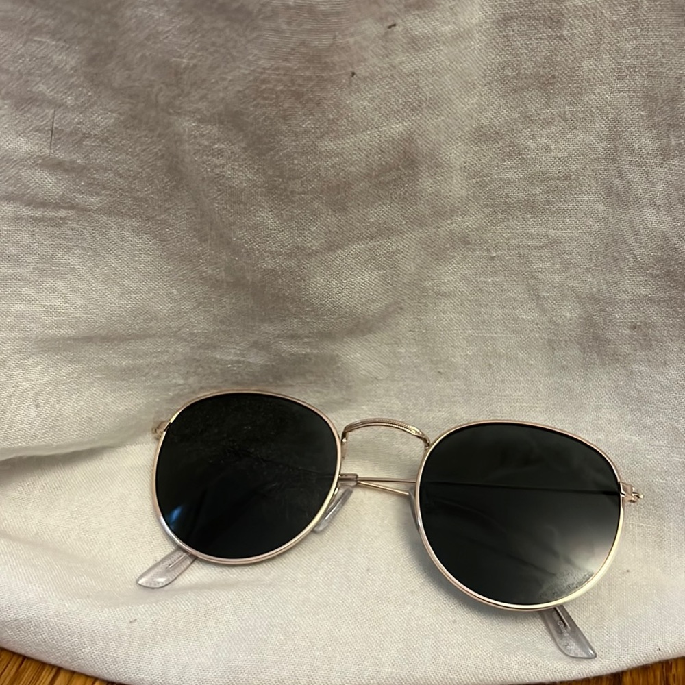 super cute UO sunnies!